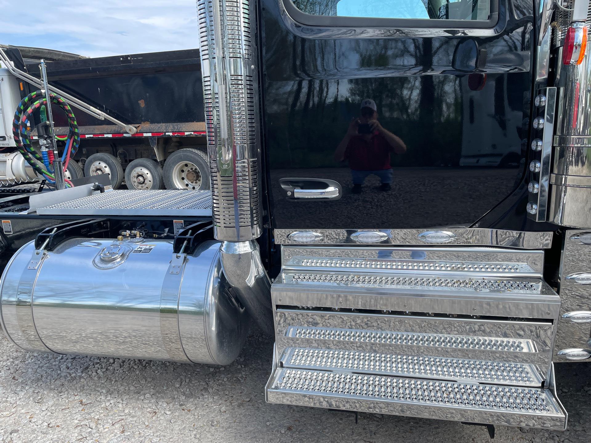 2027 Peterbilt - image 4