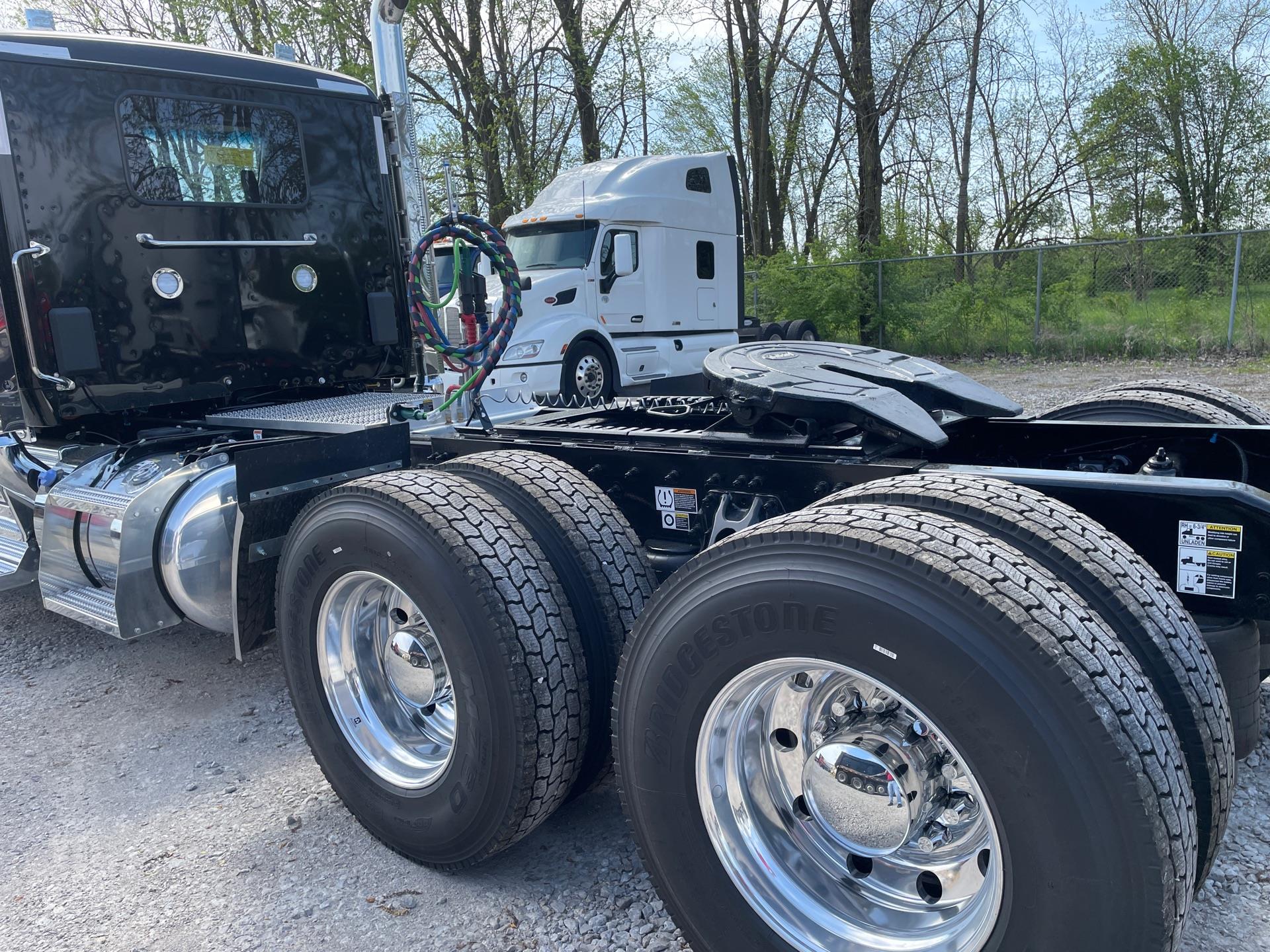 2027 Peterbilt - image 8