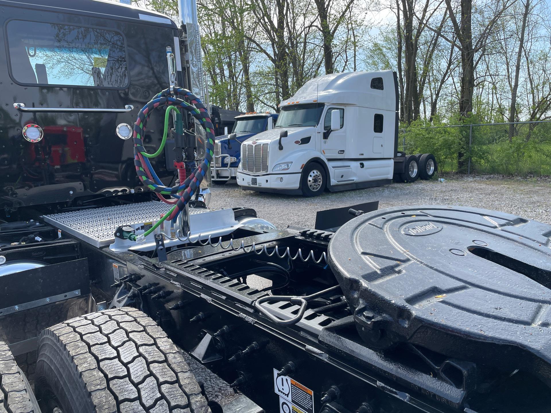 2027 Peterbilt - image 9