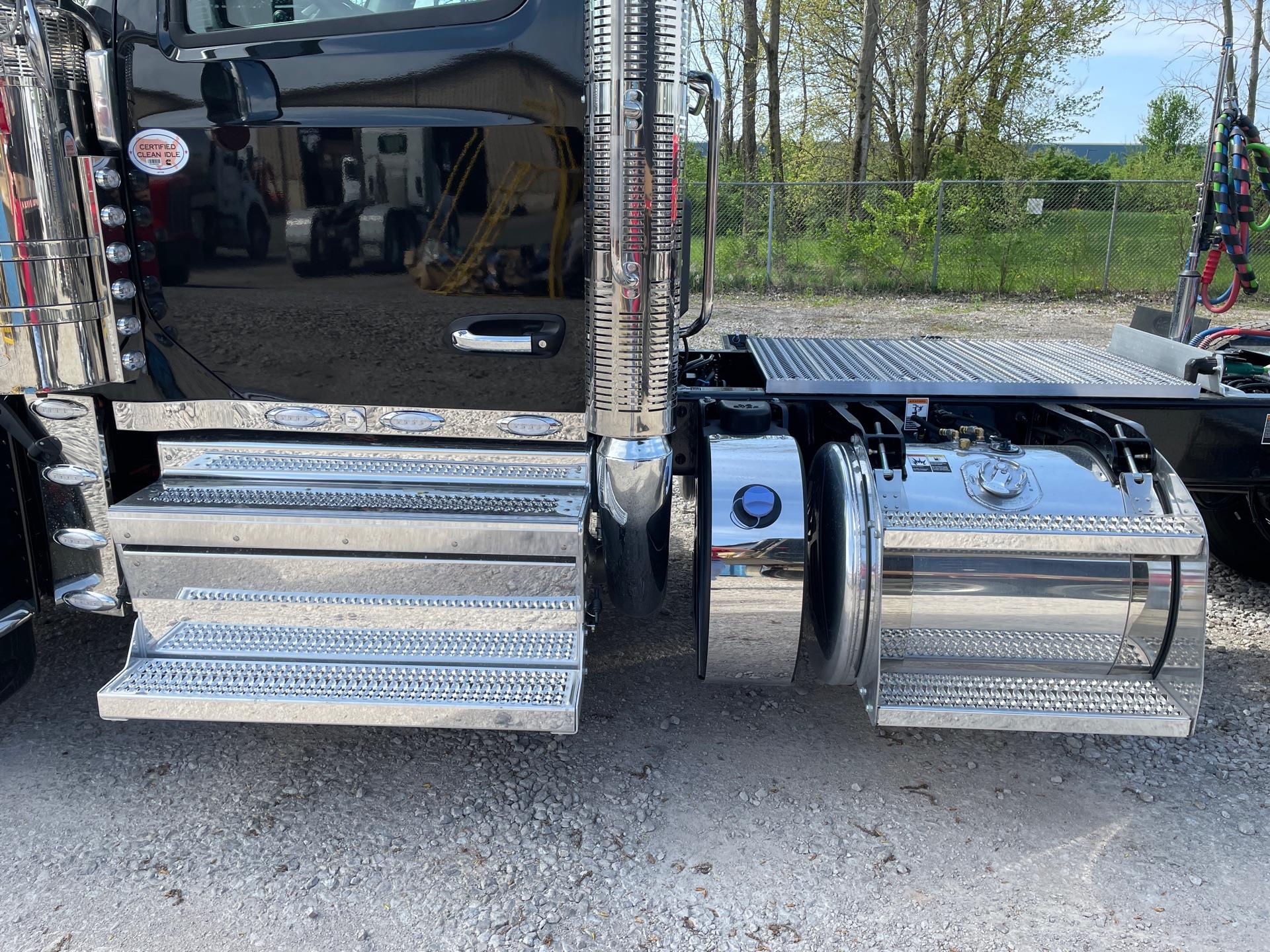 2027 Peterbilt - image 10