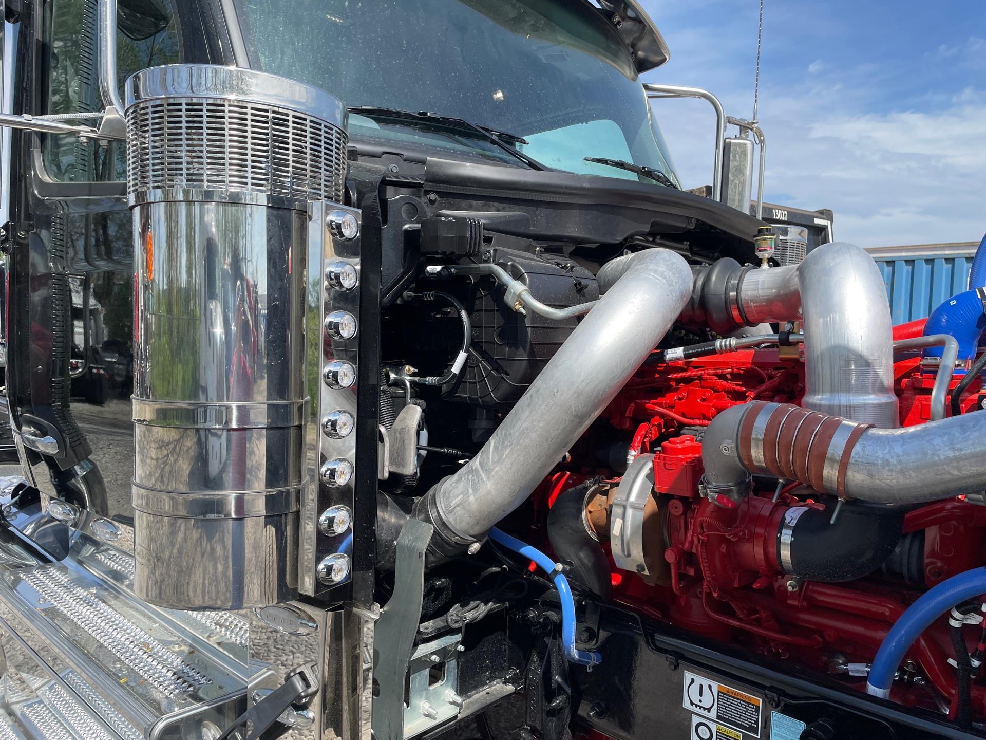 2027 Peterbilt - image 25