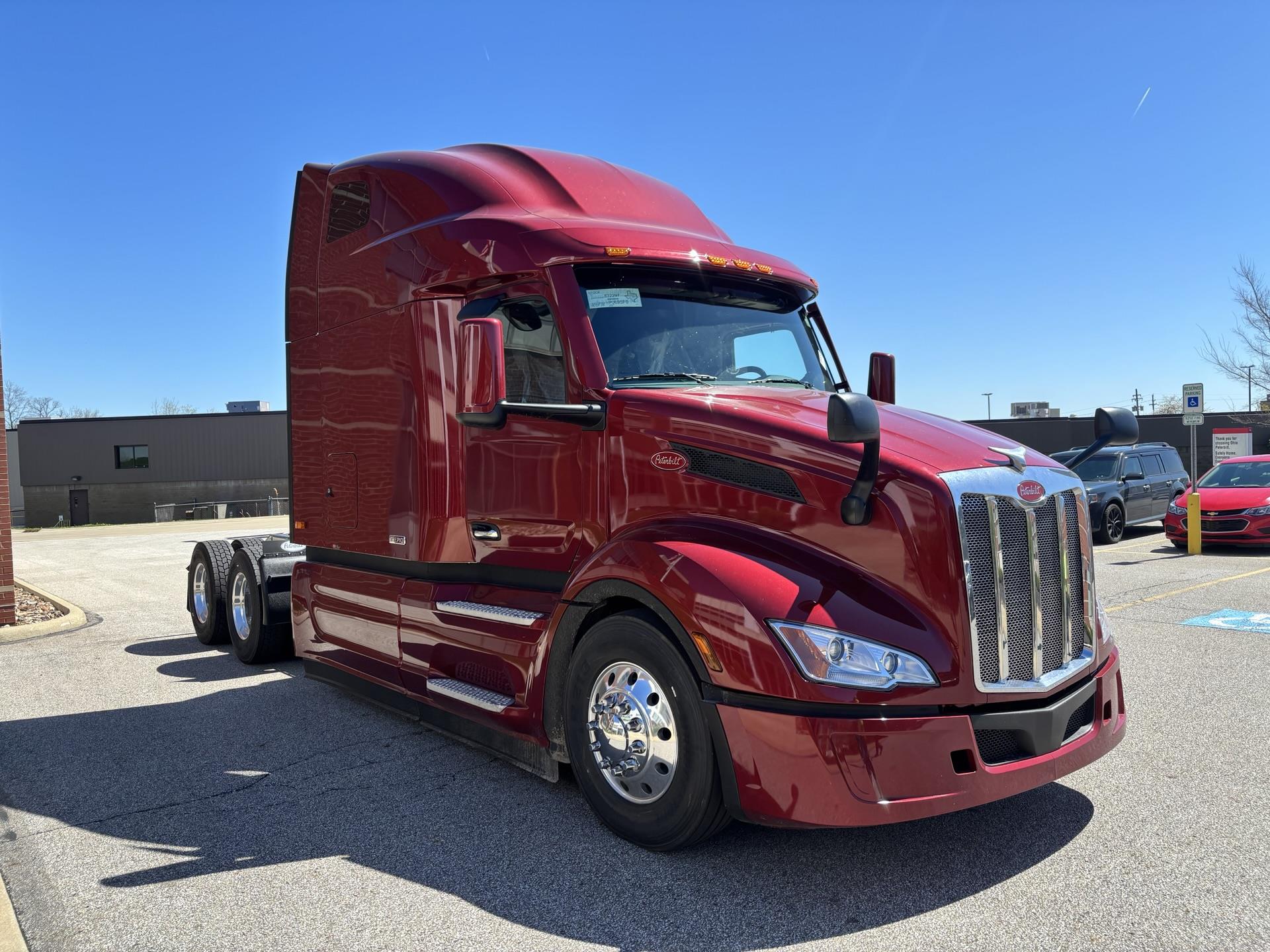2027 Peterbilt 579 in Broadview Hts, OH — photo 4