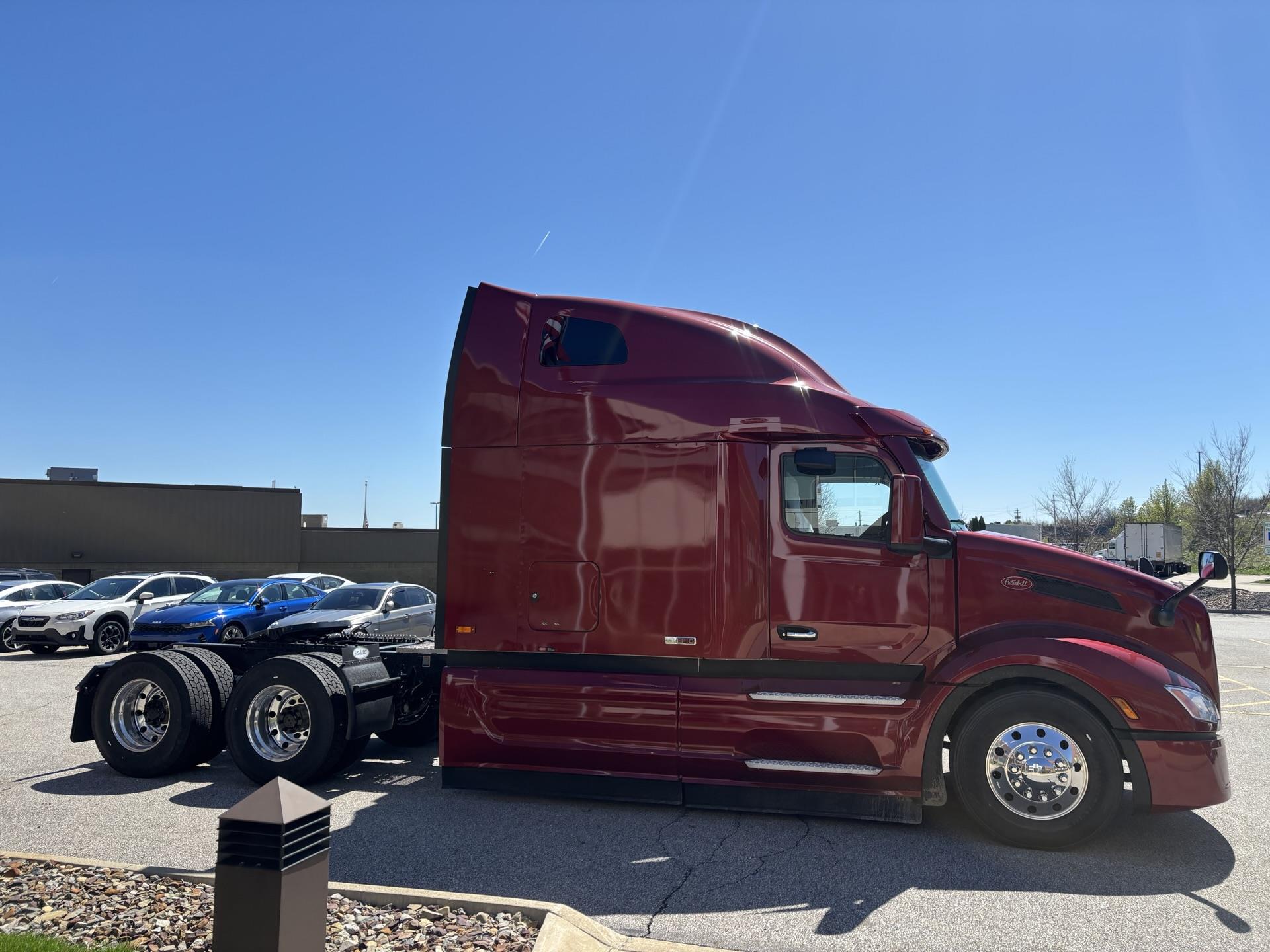 2027 Peterbilt 579 in Broadview Hts, OH — photo 5