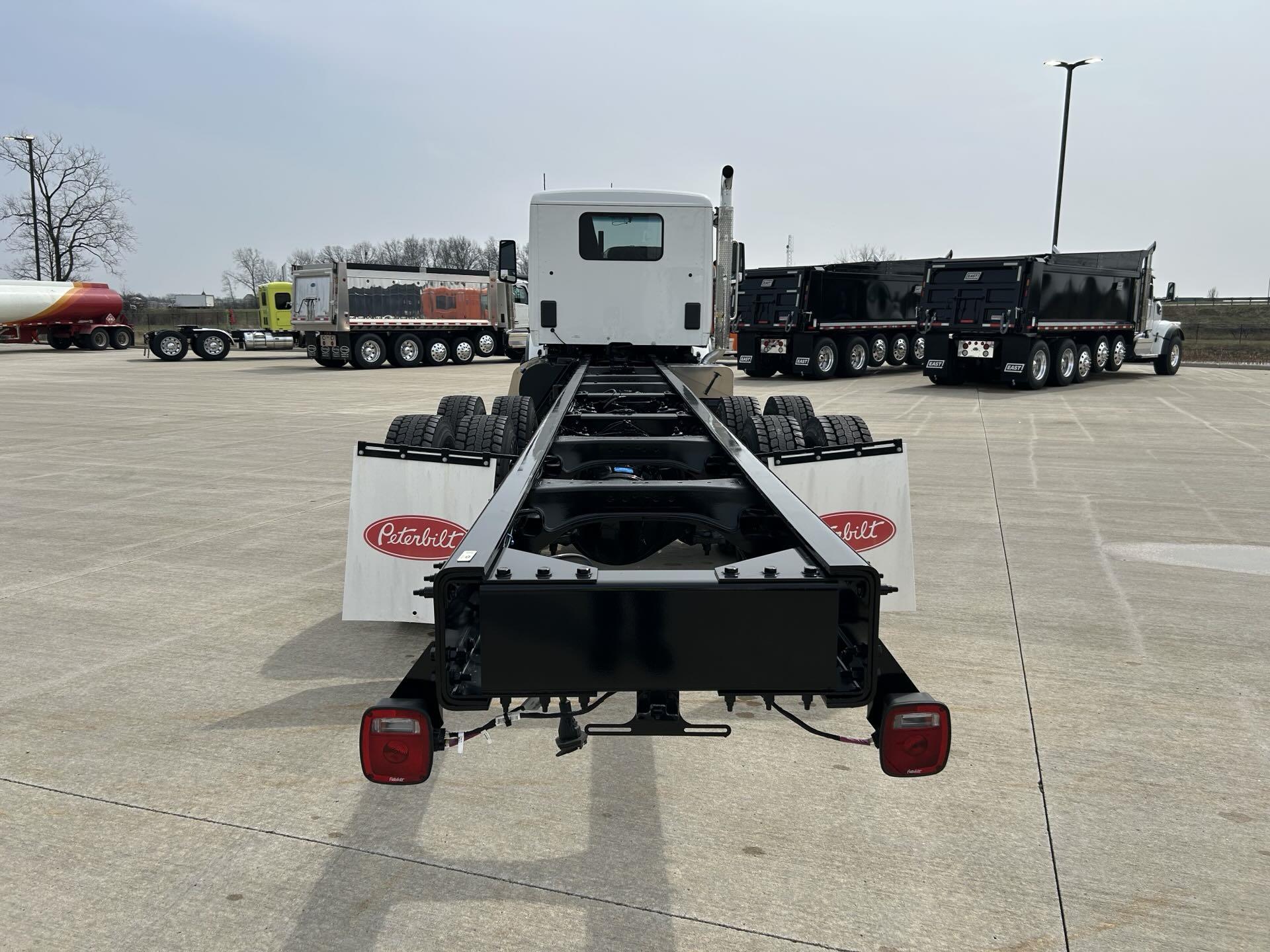 2024 Peterbilt 567 - image 2