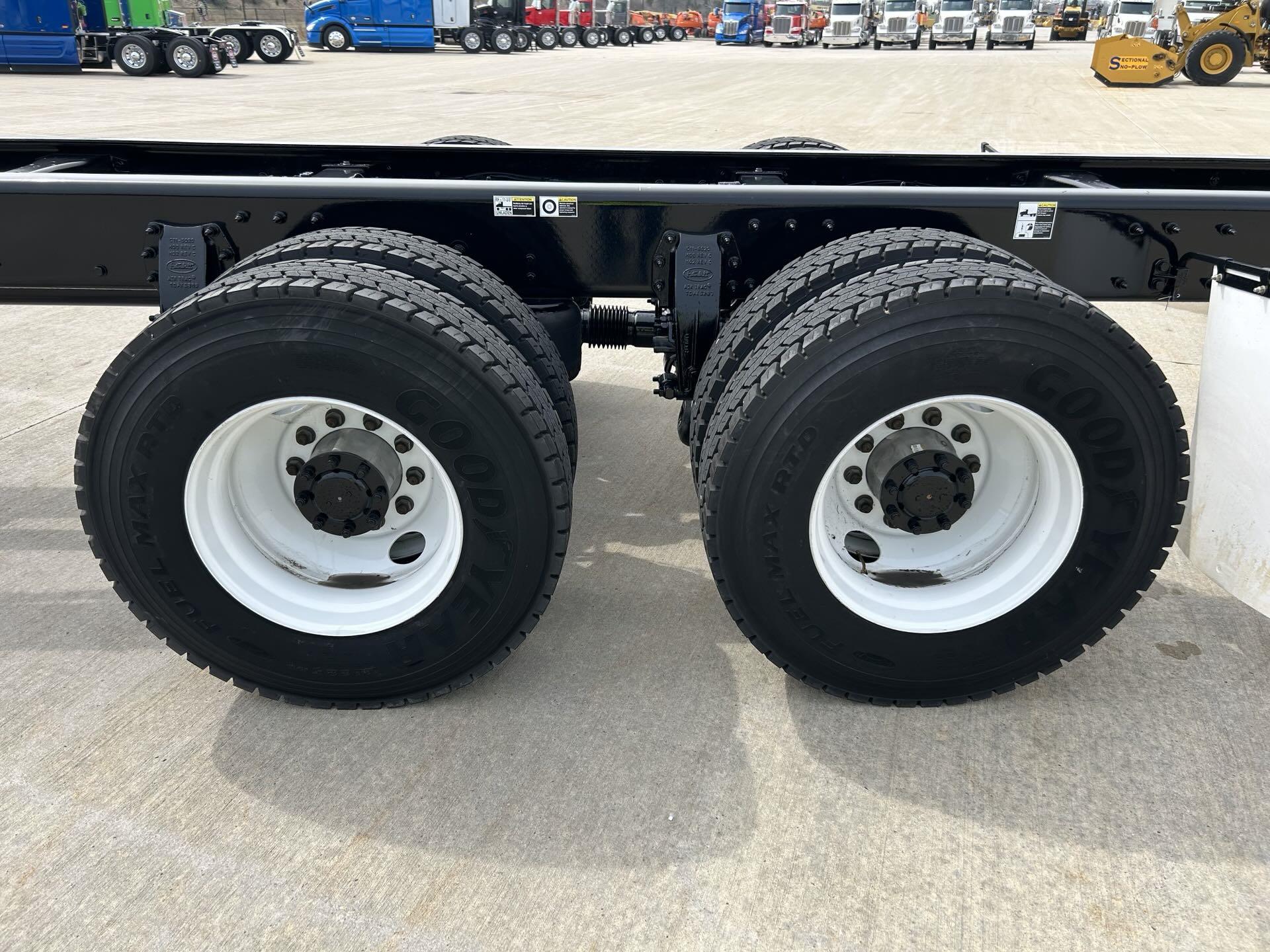 2024 Peterbilt 567 - image 8