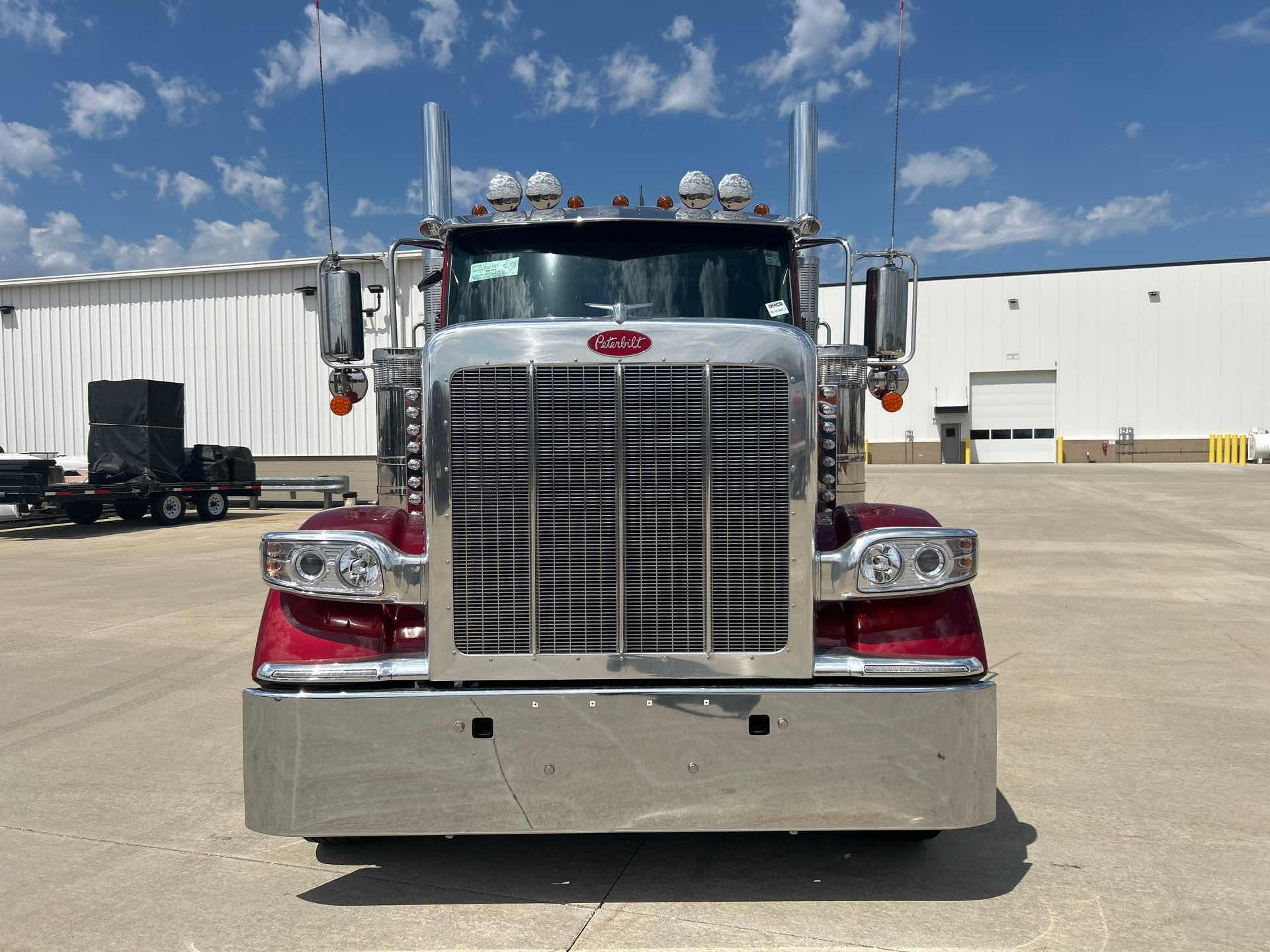 2027 Peterbilt 589 in Perrysburg, OH — photo 5
