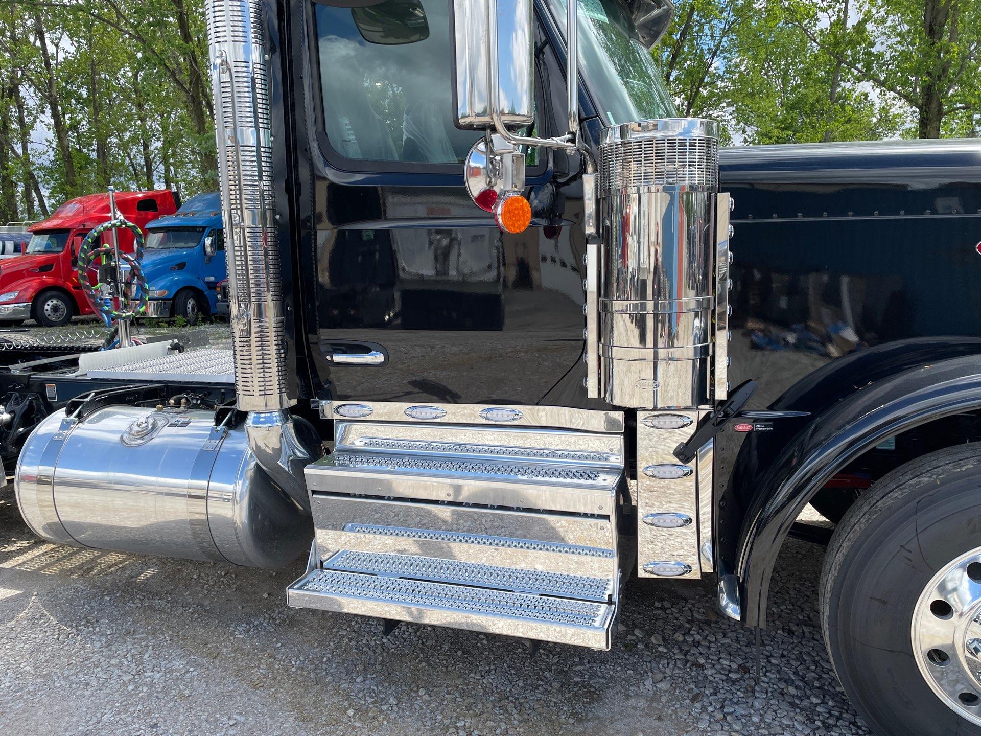 2027 Peterbilt 589 in Grove City, OH — photo 4