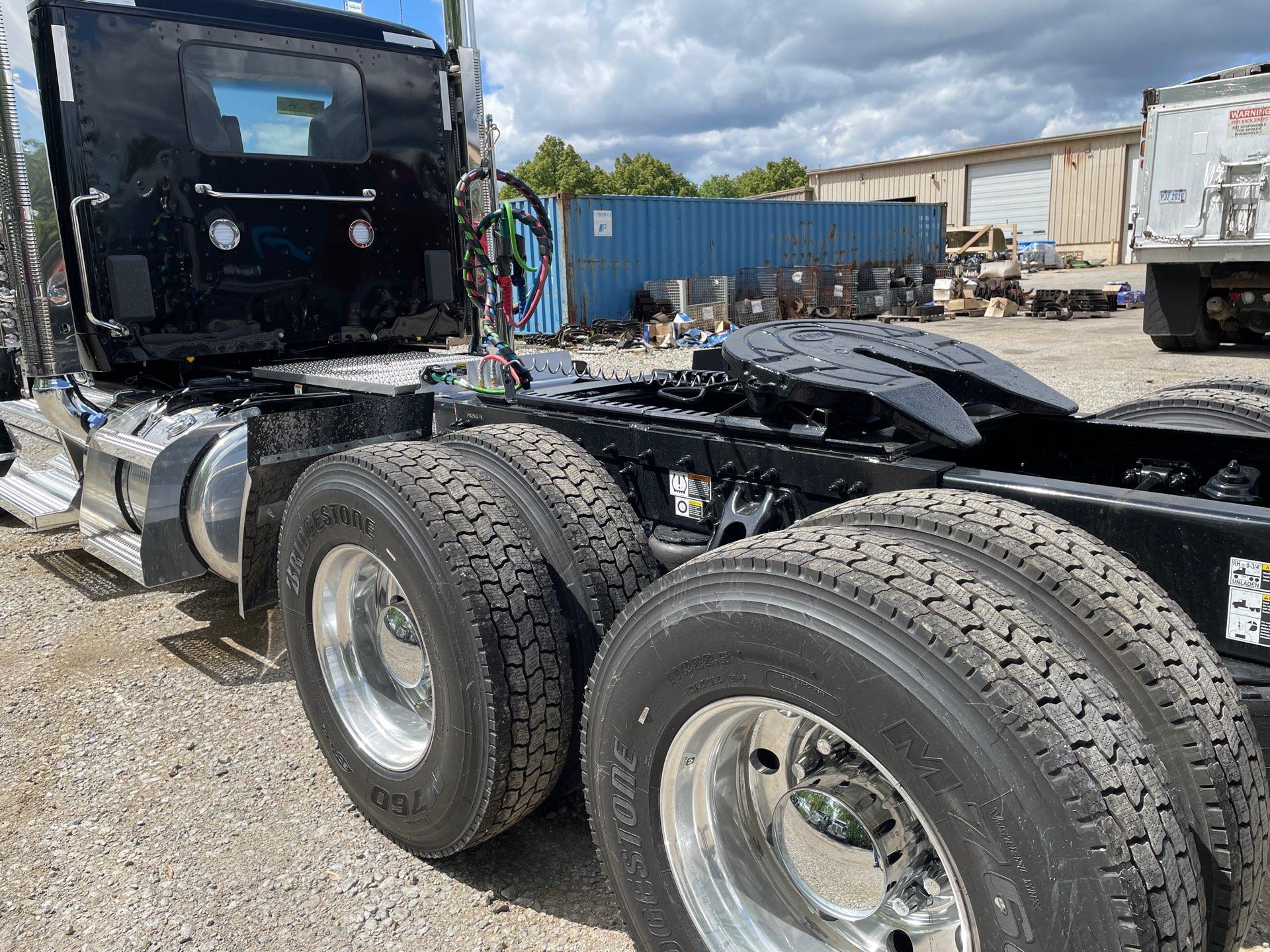 2027 Peterbilt 589 in Grove City, OH — photo 8