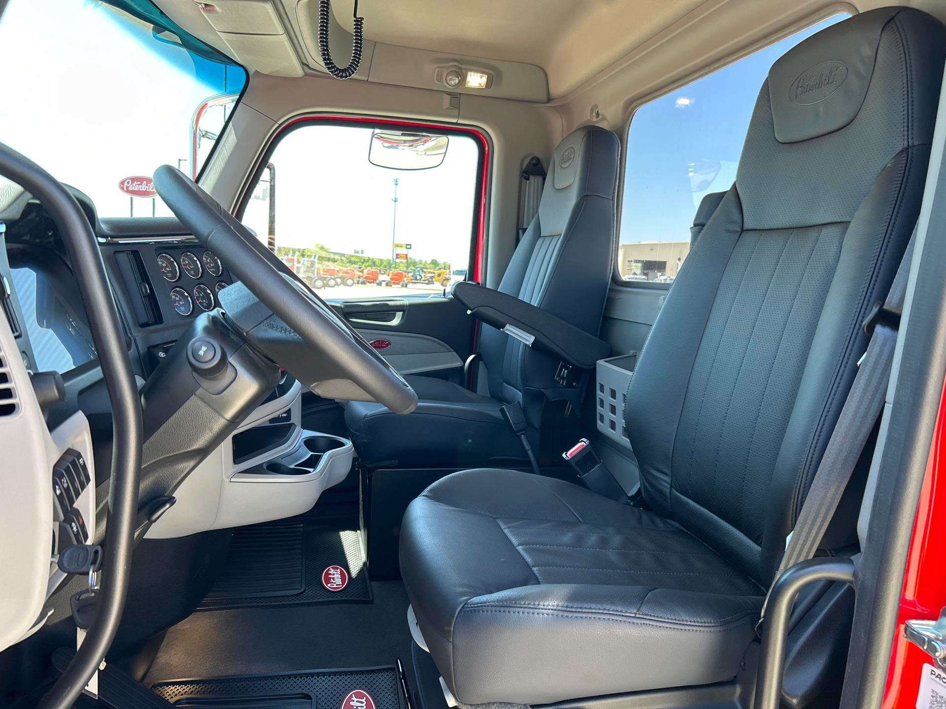 2027 Peterbilt 589 in Perrysburg, OH — photo 8
