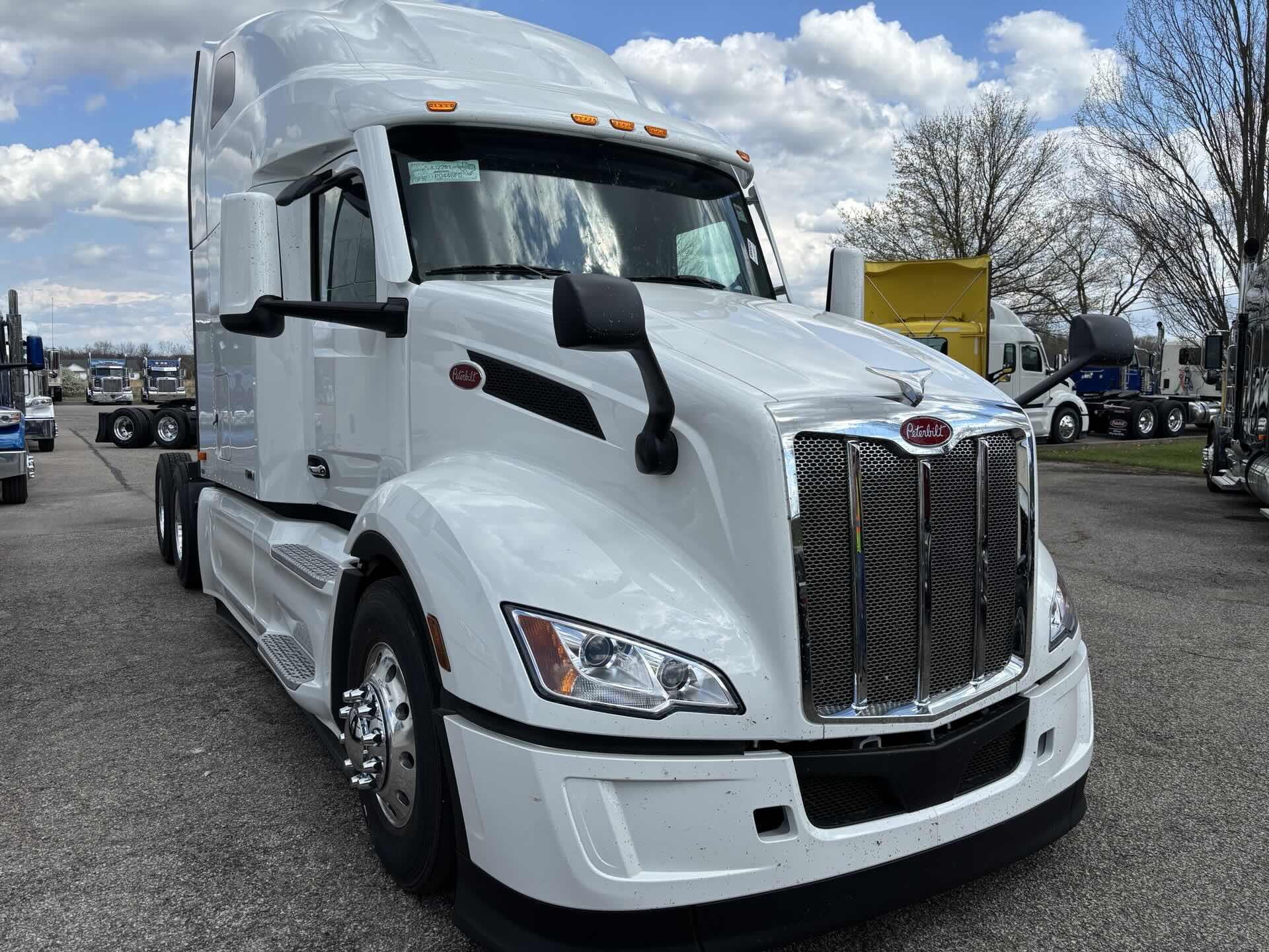 2027 Peterbilt 589 in Zanesville, OH — photo 2