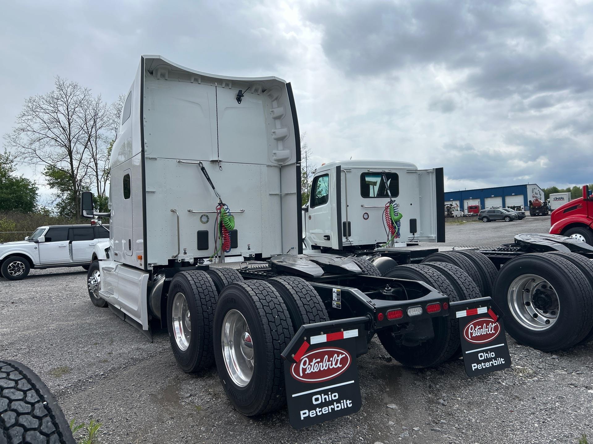 2027 Peterbilt 579 in Youngstown, OH — photo 3