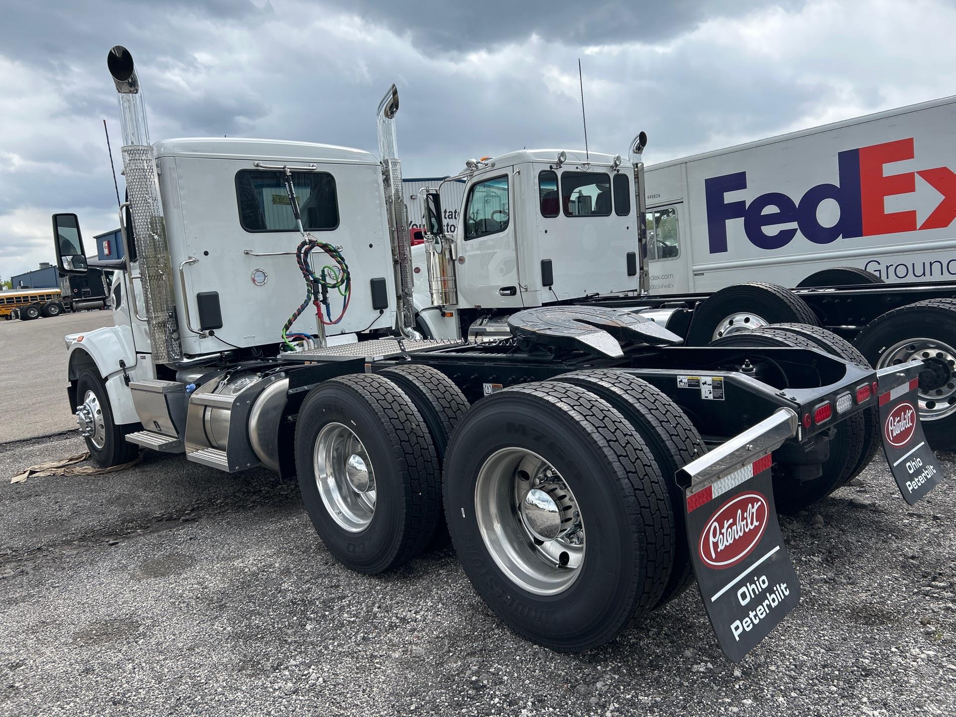 2027 Peterbilt 567 in Youngstown, OH — photo 2