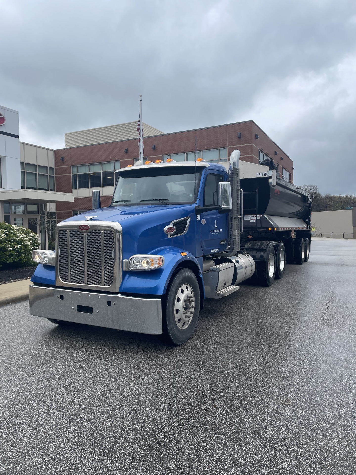 2025 Peterbilt 567