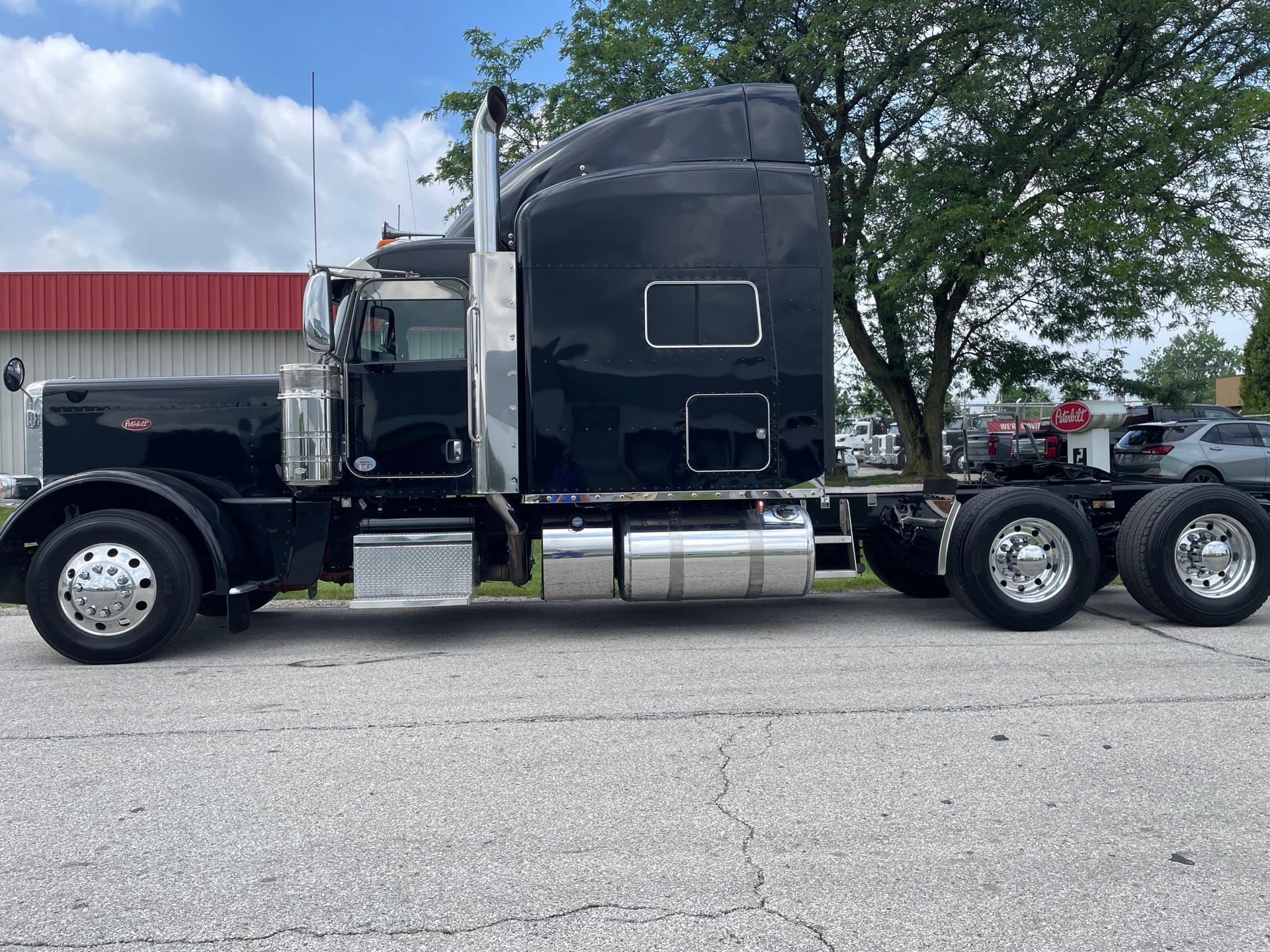 2022 Peterbilt 389 in Columbus, OH — photo 5