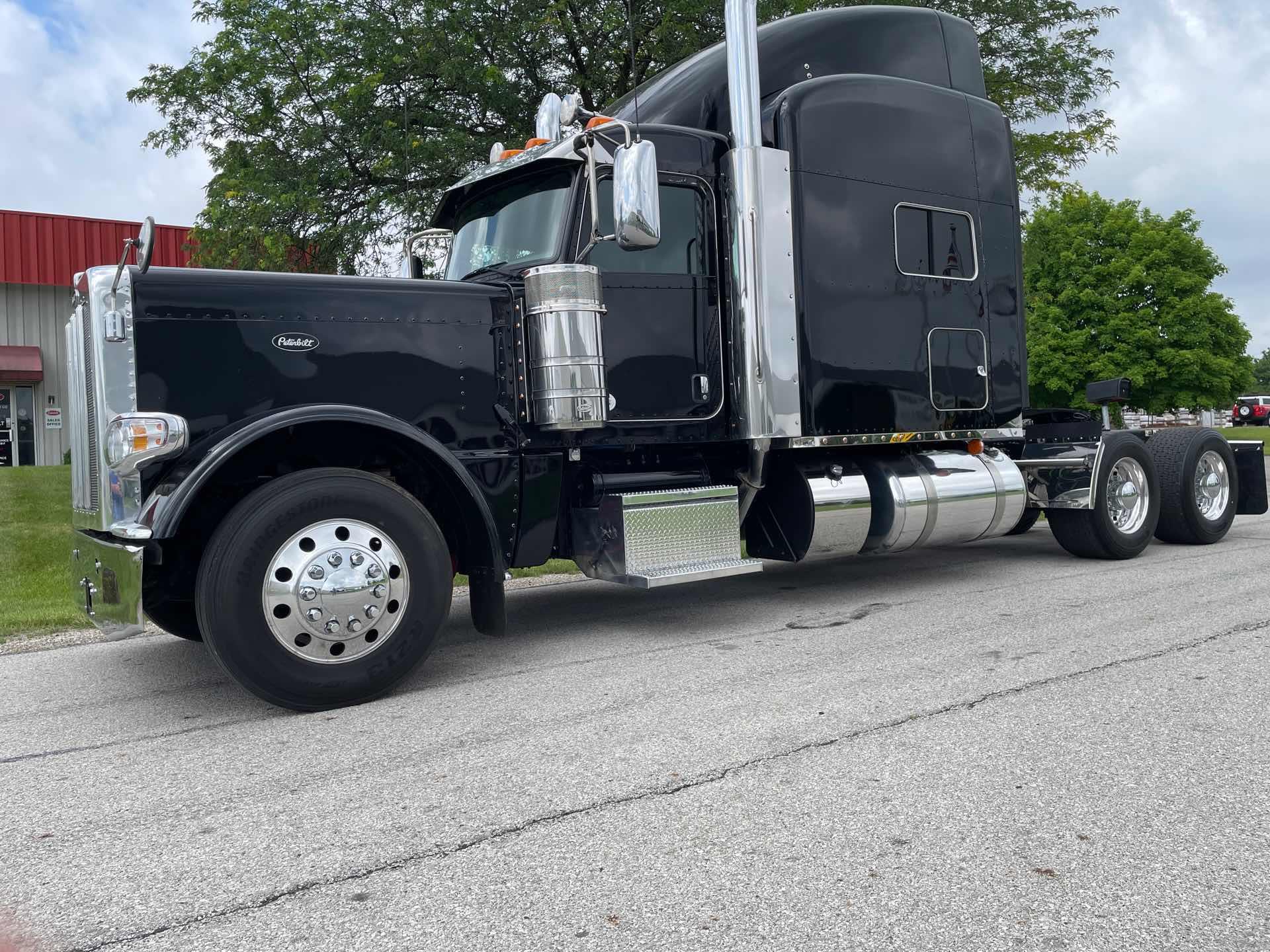 2022 Peterbilt 389