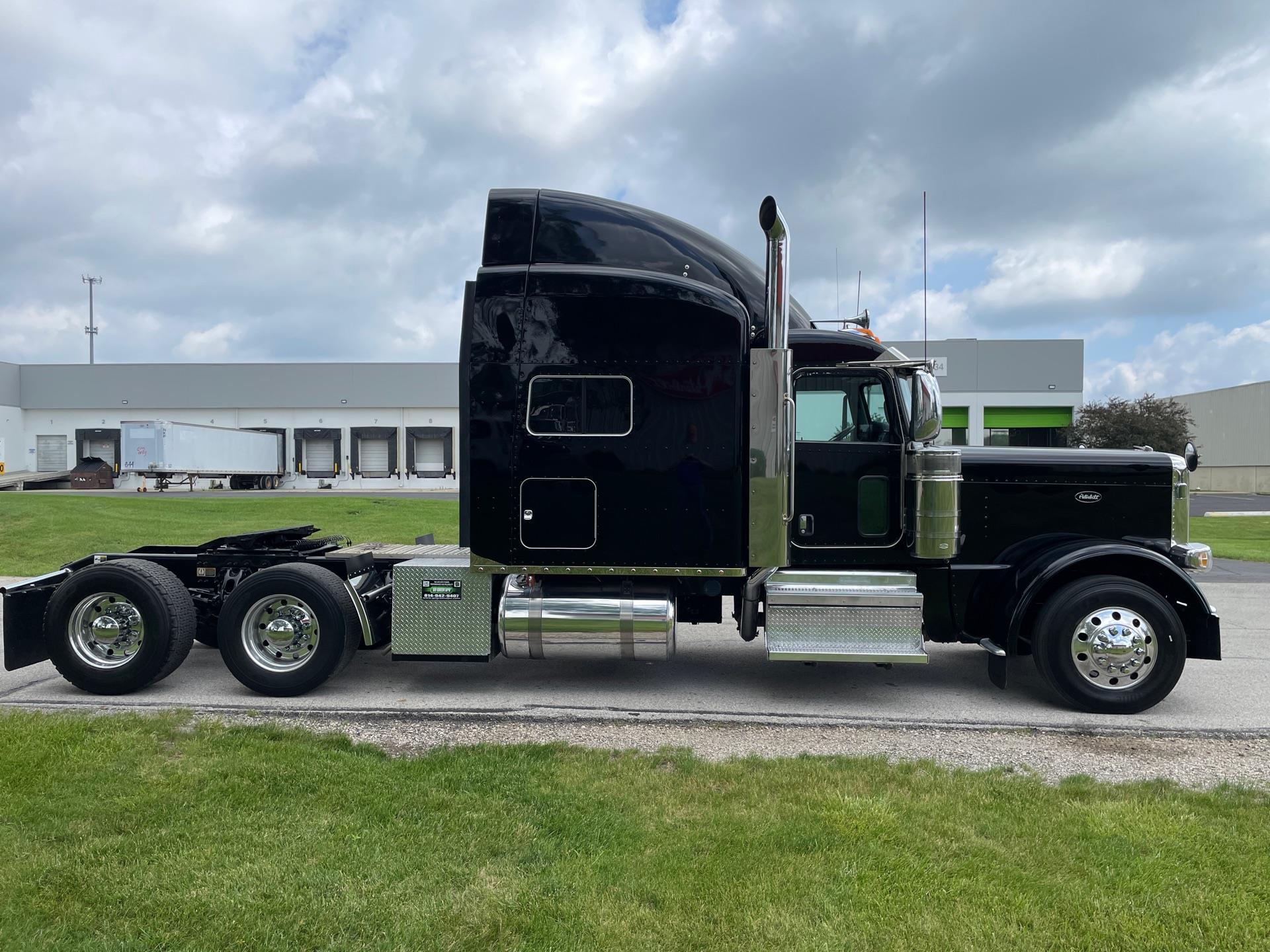 2022 Peterbilt 389 in Columbus, OH — photo 3