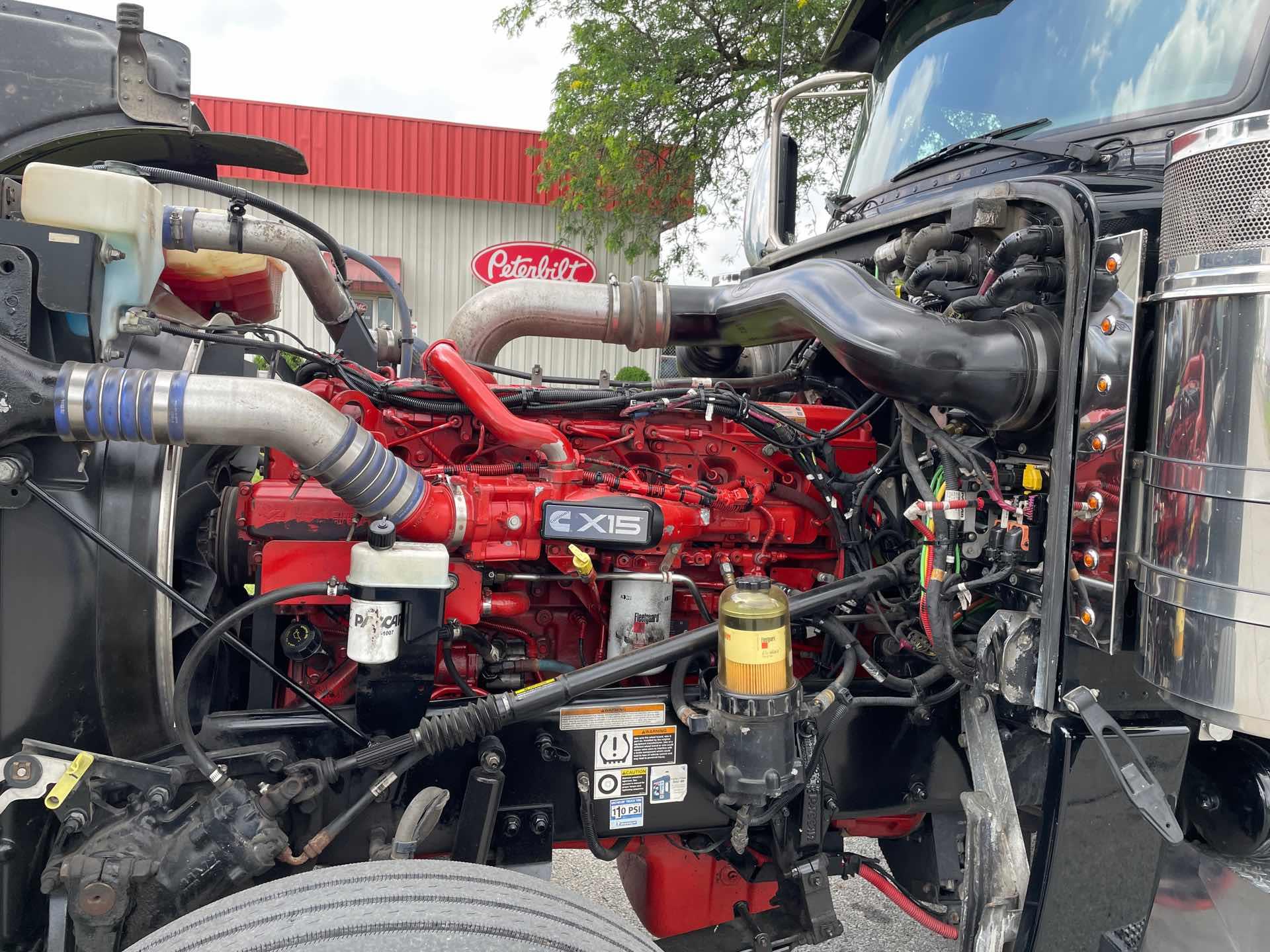 2022 Peterbilt 389 in Columbus, OH — photo 6