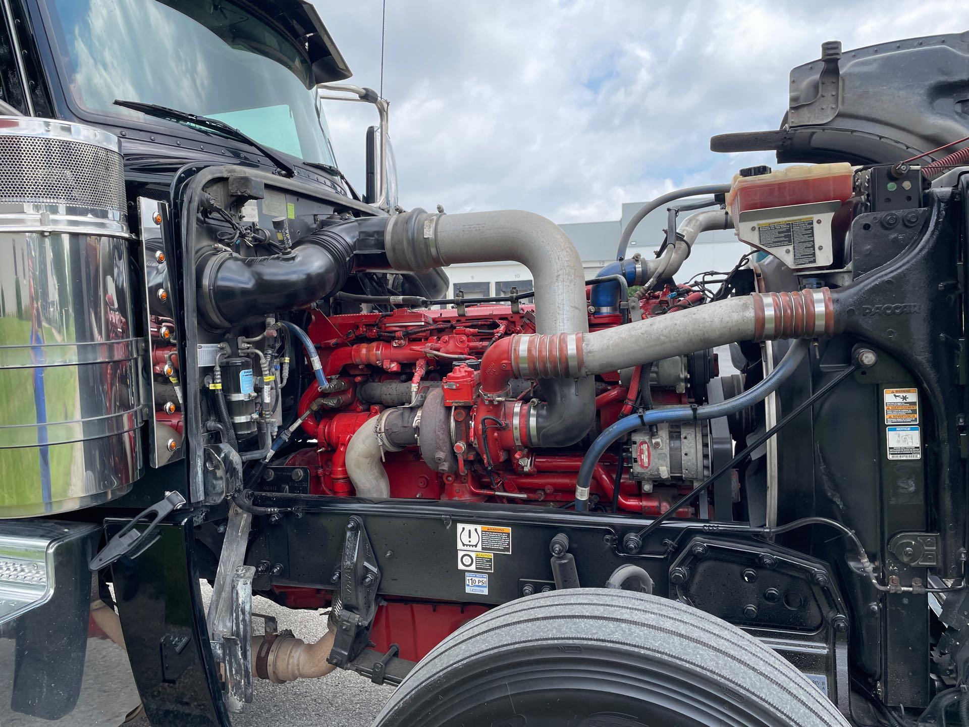 2022 Peterbilt 389 in Columbus, OH — photo 7