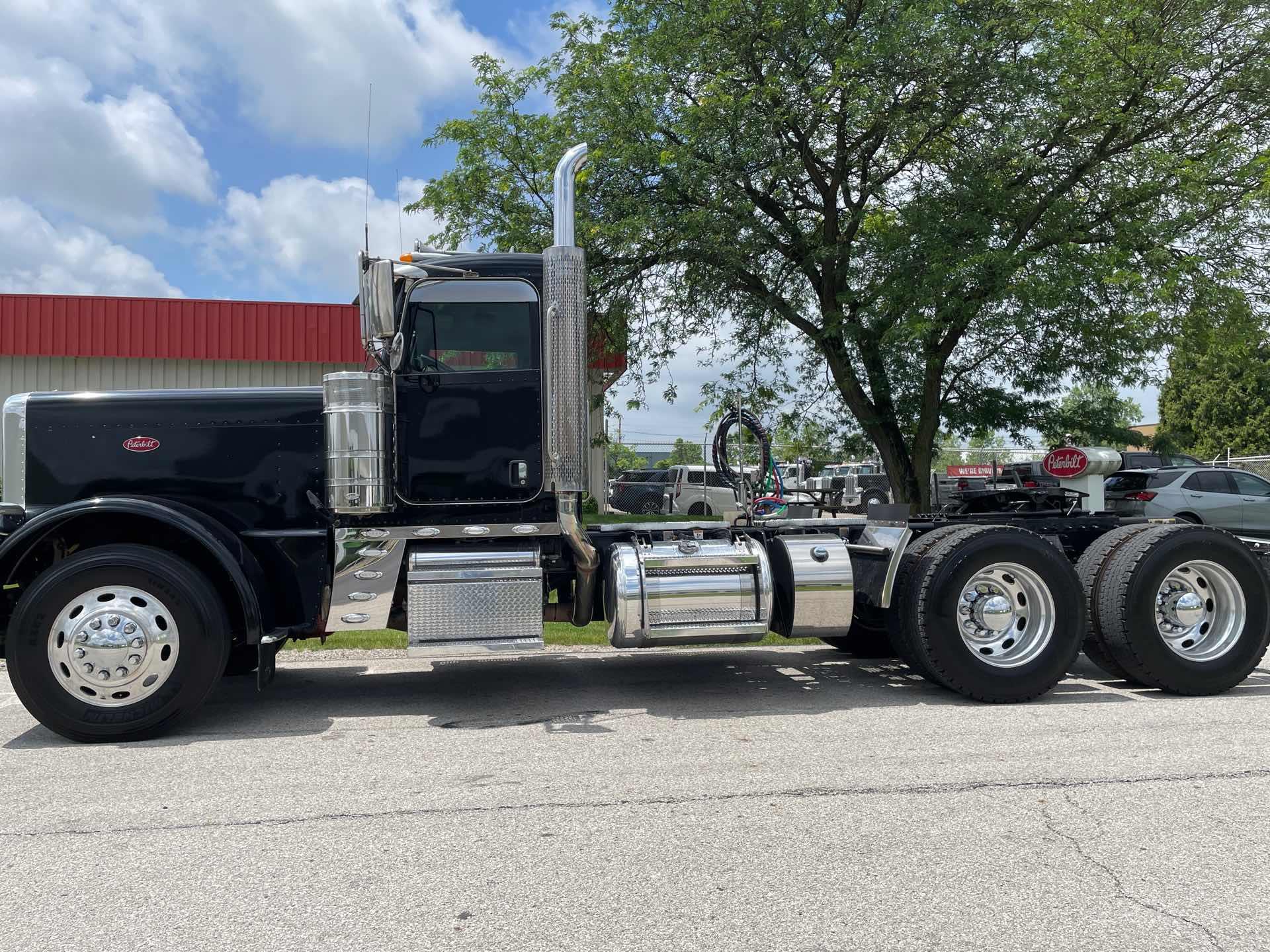 2023 Peterbilt 389 in Columbus, OH — photo 6