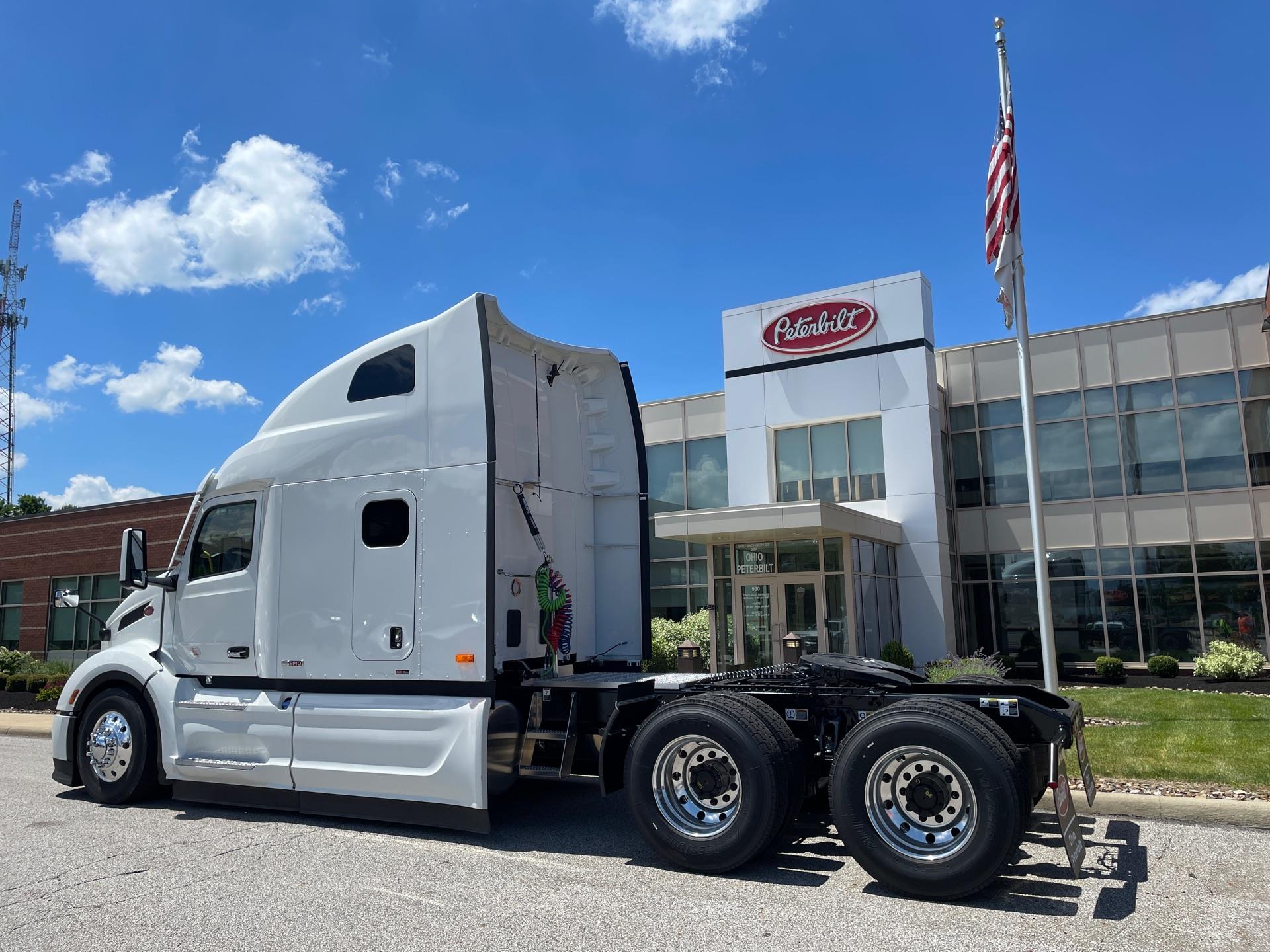 2027 Peterbilt 579 in Broadview Hts, OH — photo 2