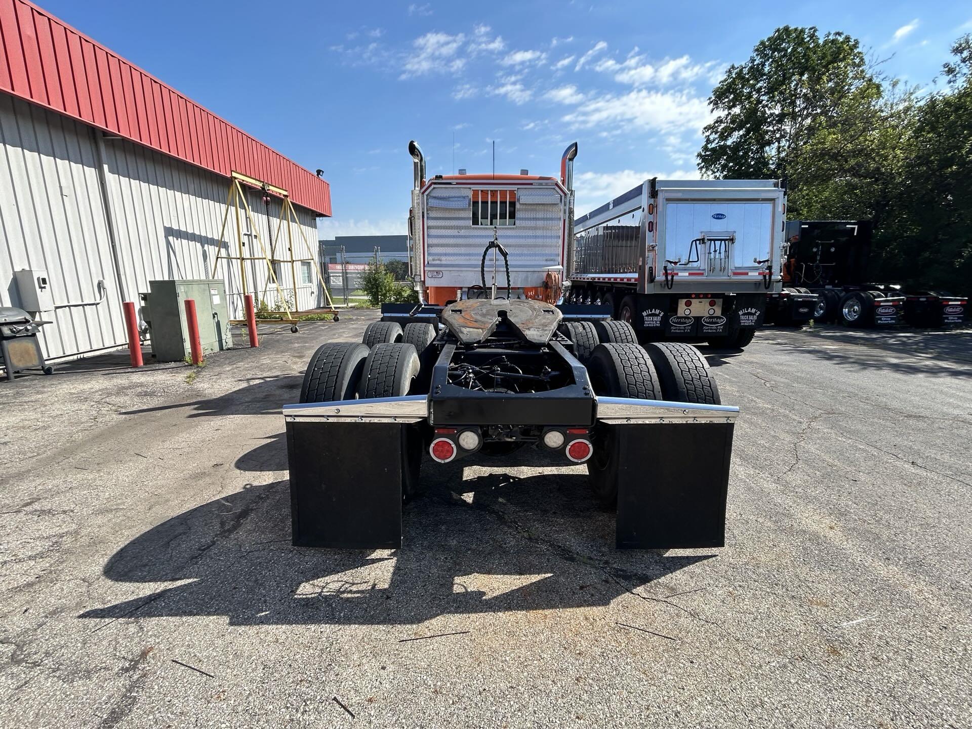 2021 Peterbilt 389 in Columbus, OH — photo 5