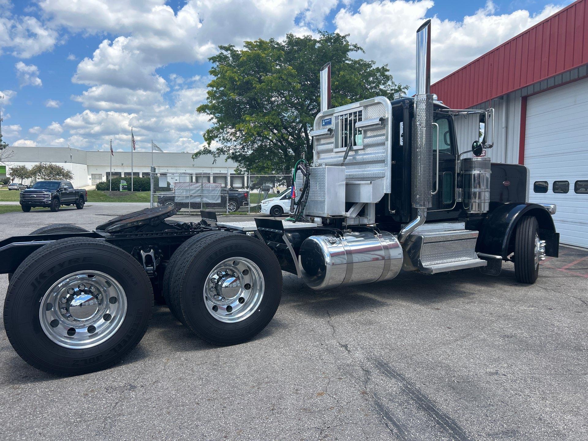 2020 Peterbilt 389 in Columbus, OH — photo 4