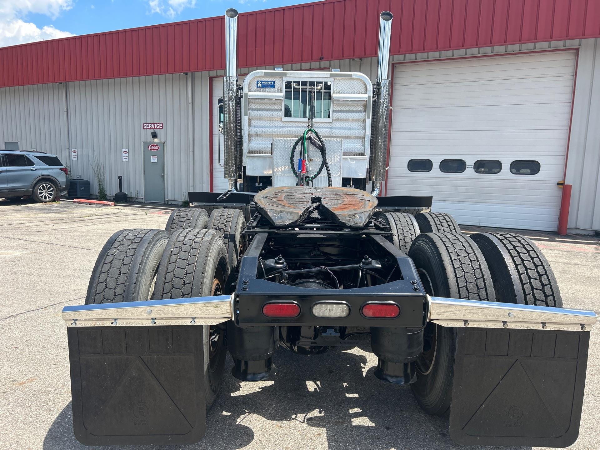 2020 Peterbilt 389 in Columbus, OH — photo 5