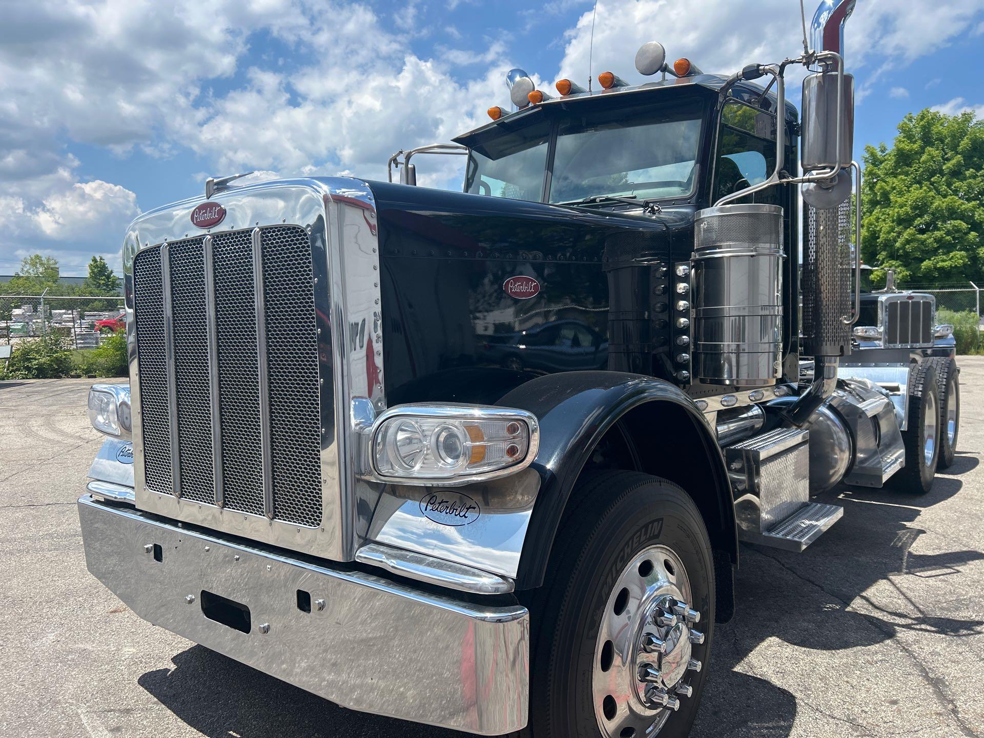 2022 Peterbilt 389