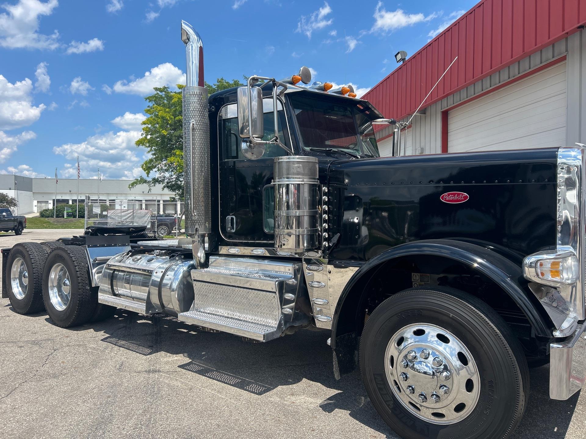 2022 Peterbilt 389