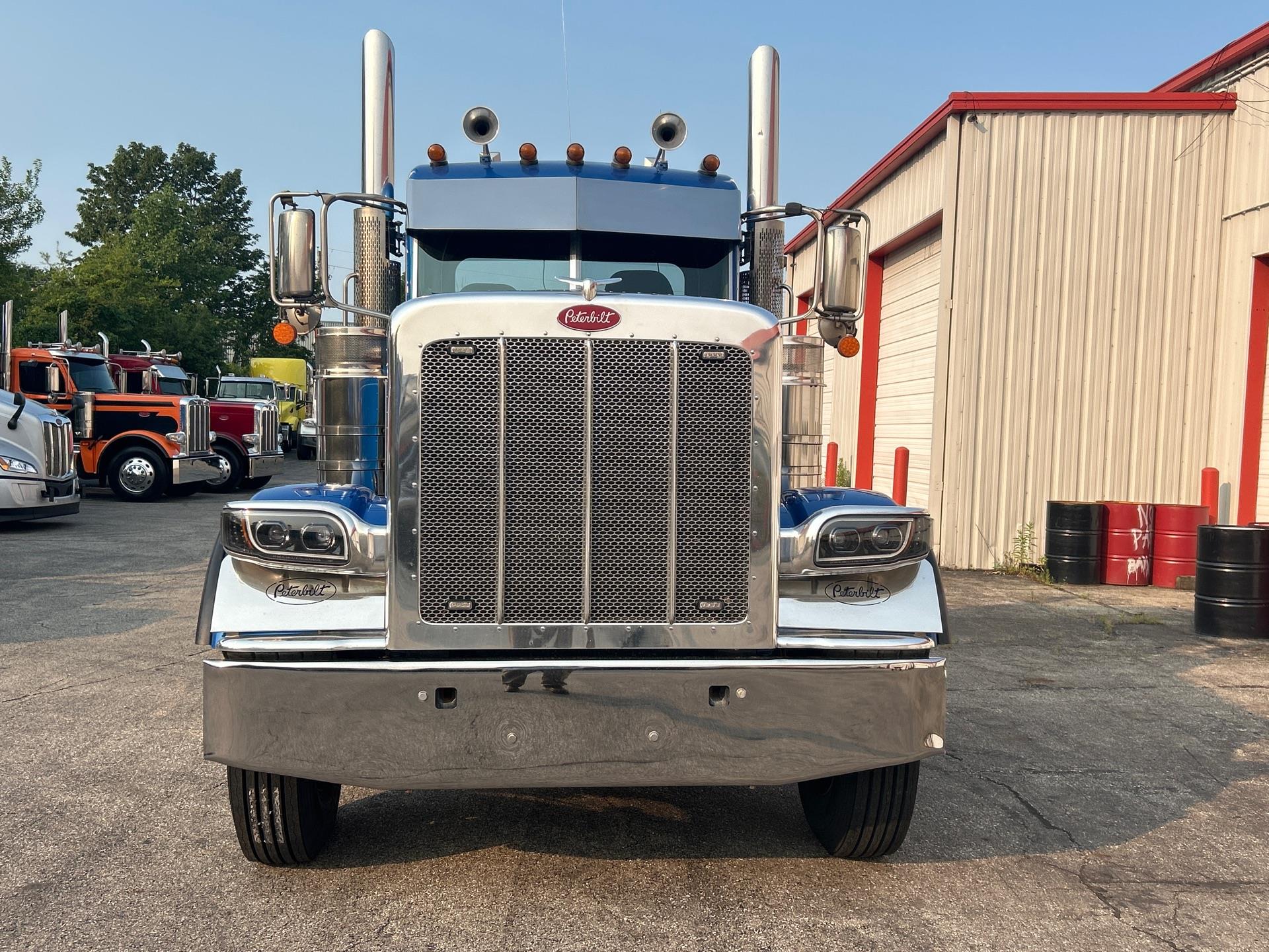 2024 Peterbilt 389 in Columbus, OH — photo 8