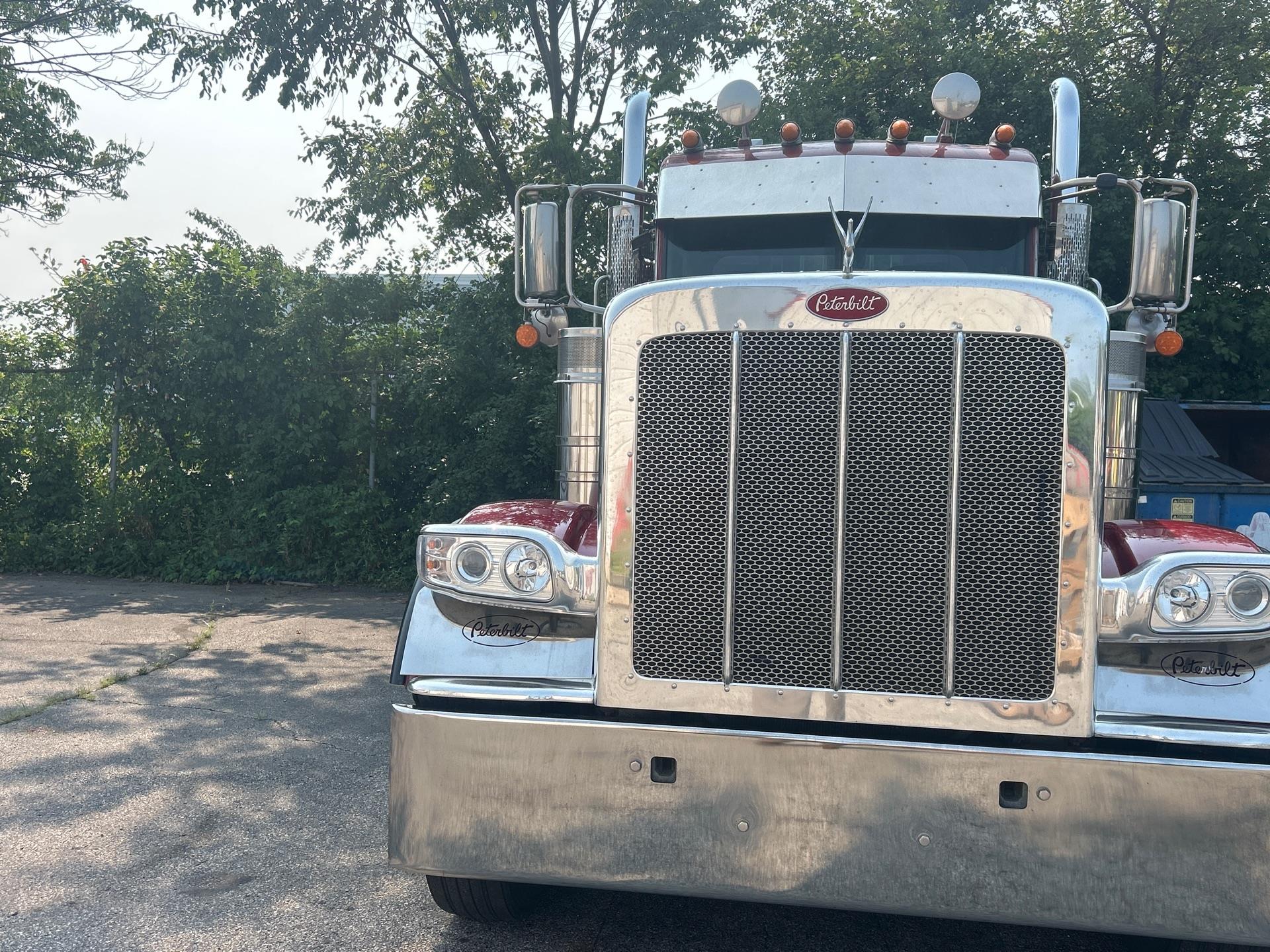 2024 Peterbilt 389 in Columbus, OH — photo 2