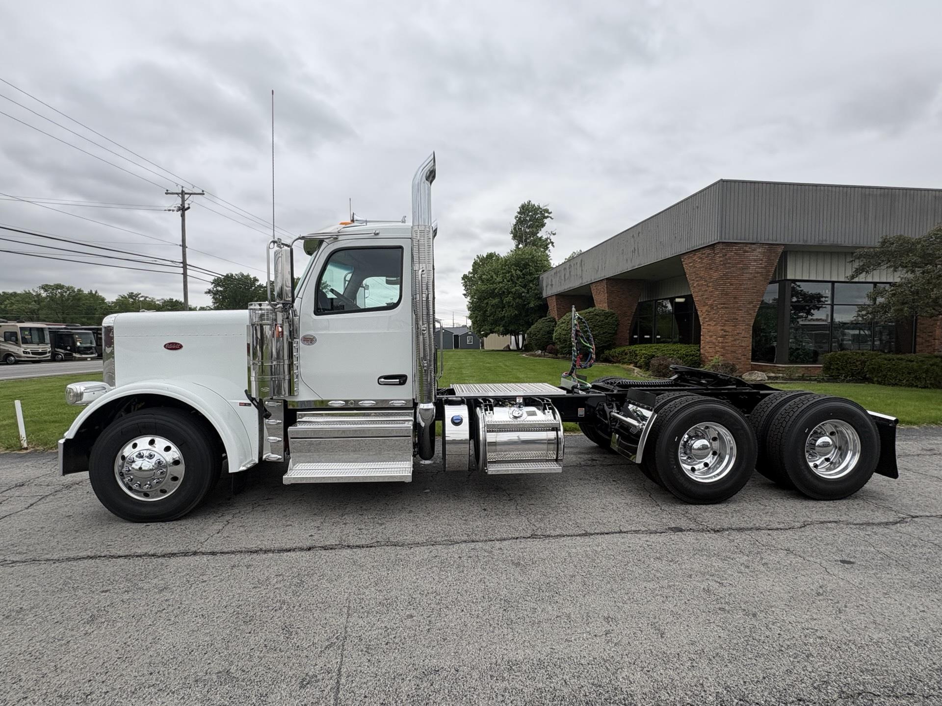 2027 Peterbilt 589 in Findlay, OH — photo 4