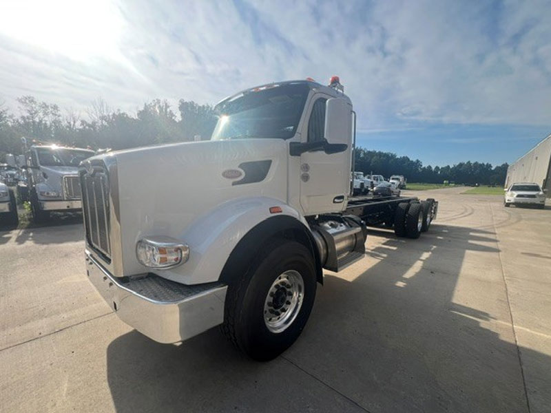 2025 Peterbilt 