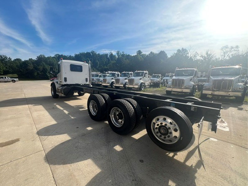 2025 Peterbilt in Marietta, OH — photo 3
