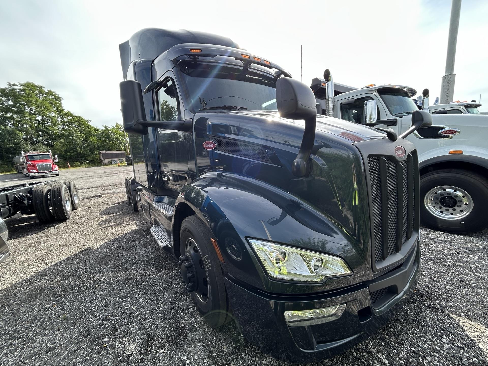 2026 Peterbilt 579 in Zanesville, OH — photo 2