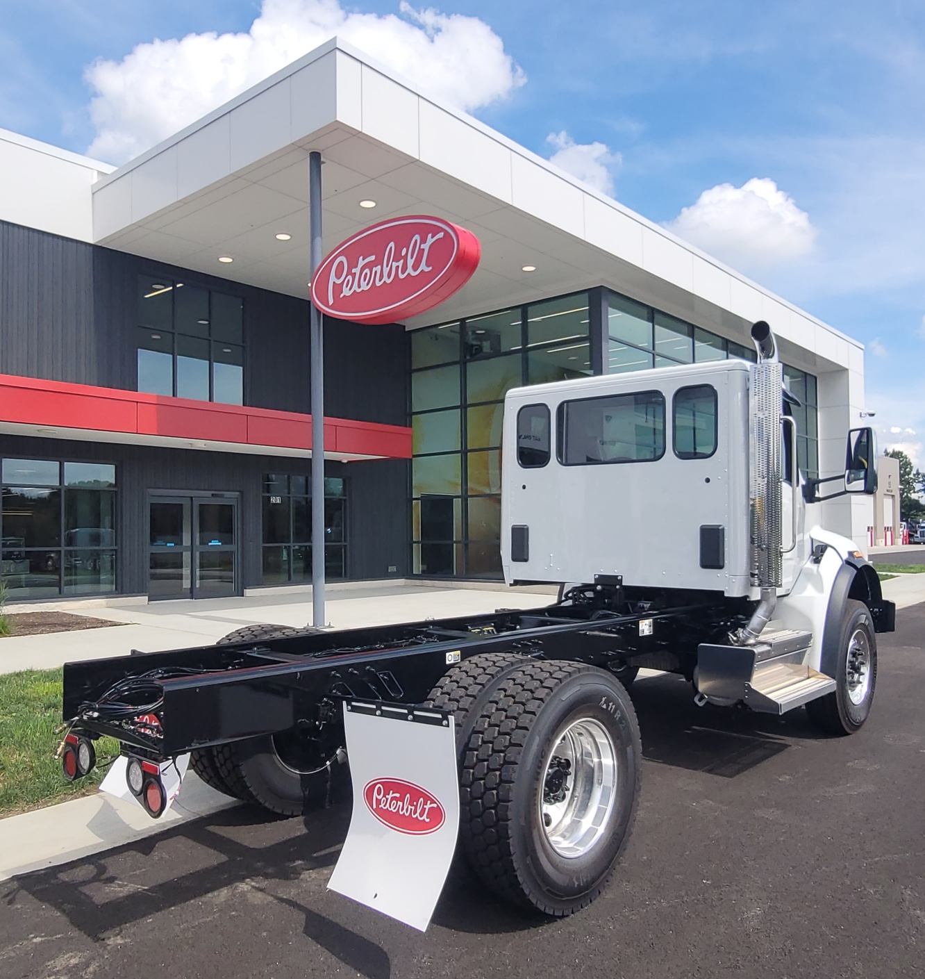 2027 Peterbilt 548 in Etna, OH — photo 4