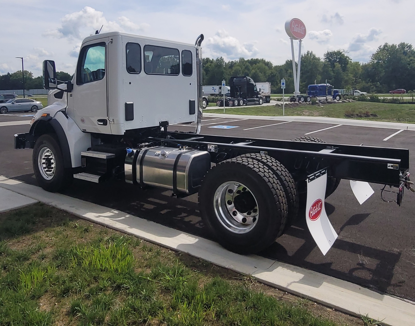 2027 Peterbilt 548 in Etna, OH — photo 7
