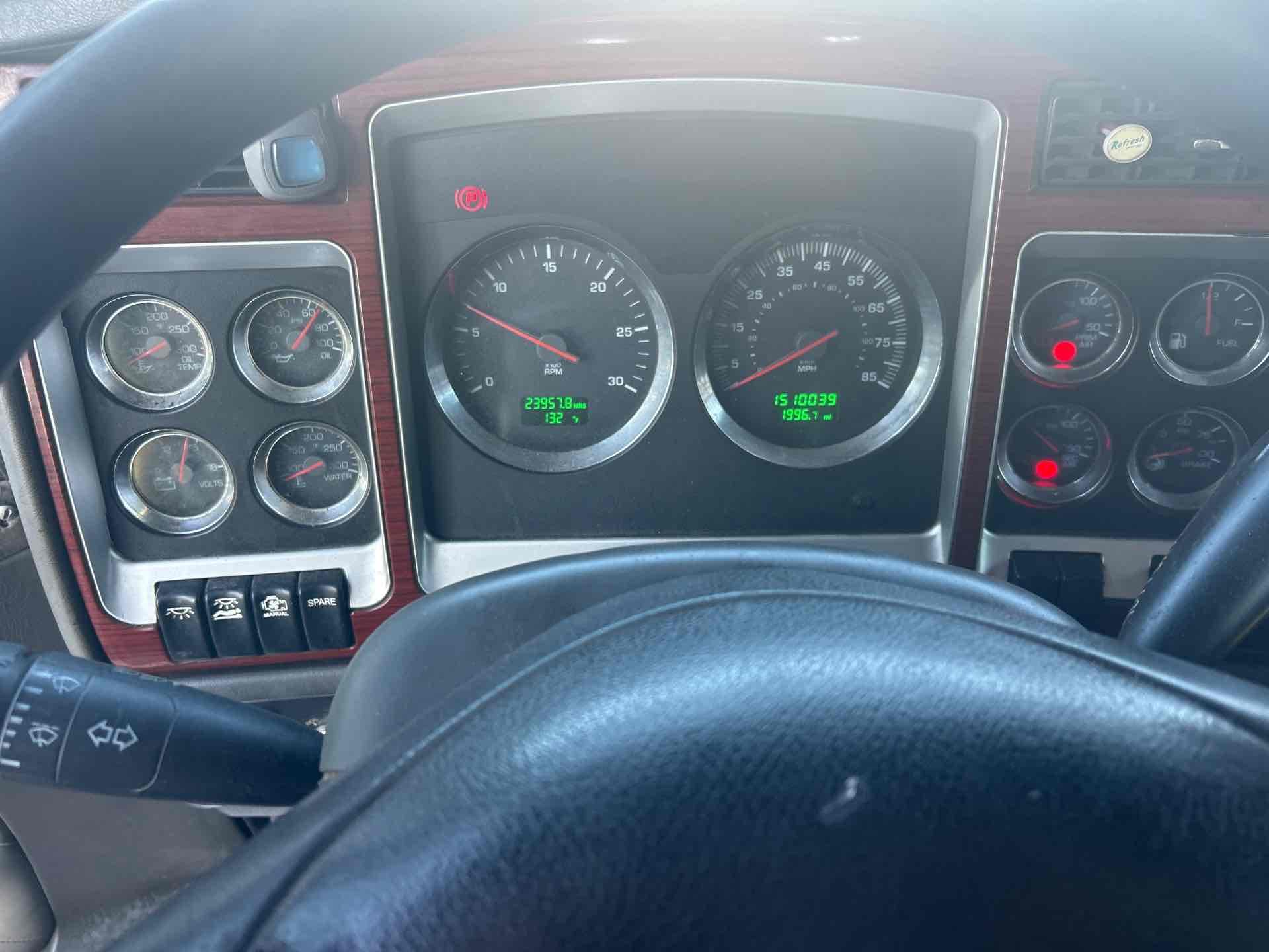 2006 Kenworth W900 in Etna, OH — photo 6
