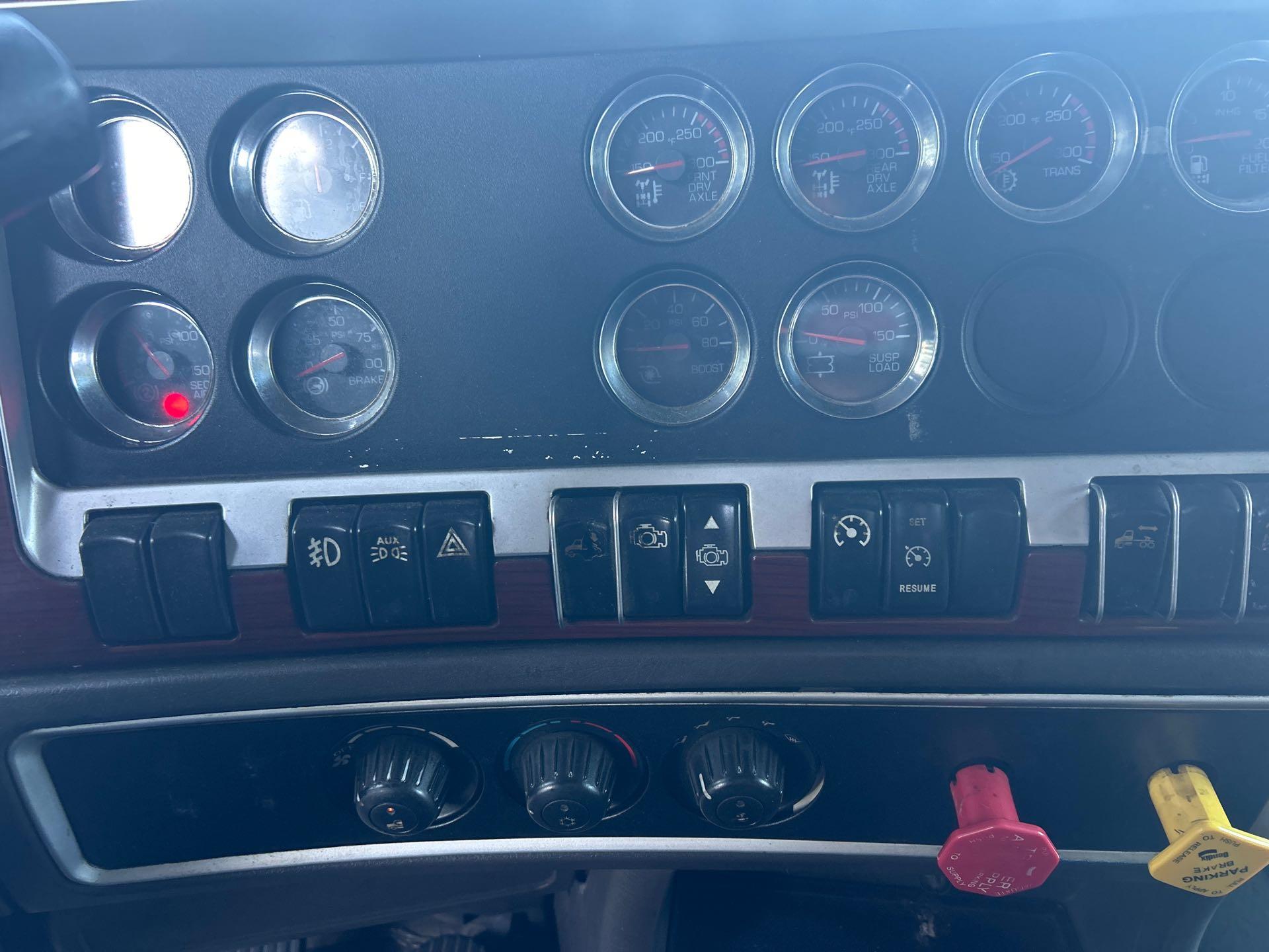 2006 Kenworth W900 in Etna, OH — photo 7