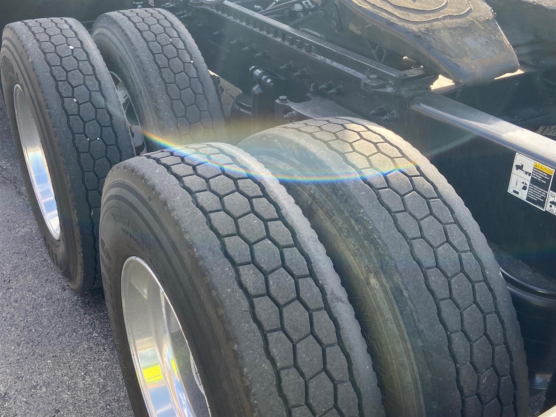 2019 Peterbilt 579 in Lima, OH — photo 8