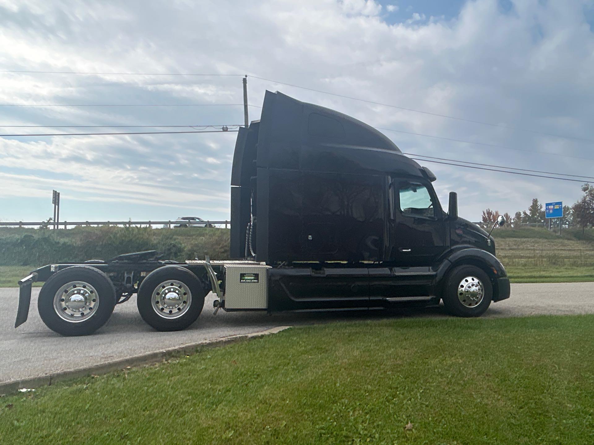 2022 Peterbilt 579 in Zanesville, OH — photo 4