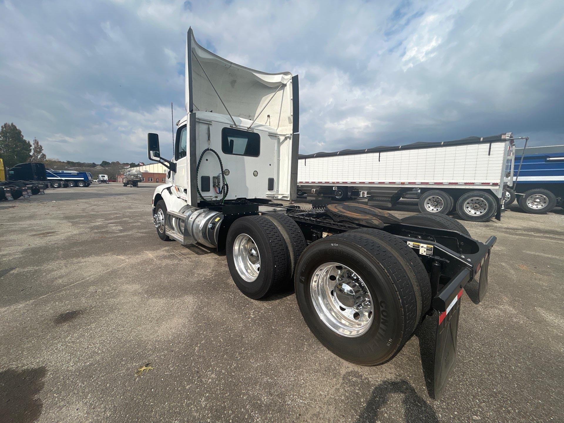 2020 Peterbilt 579 in Zanesville, OH — photo 8