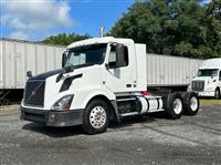 2015 Volvo VNL64T300