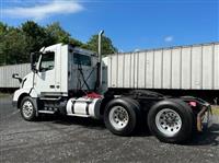 2015 Volvo VNL64T300