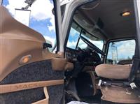 2006 Mack CL733