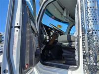 2025 Kenworth T880