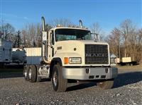 2005 Mack CL733