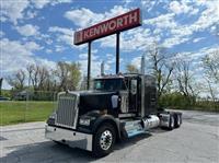 2025 Kenworth W900L