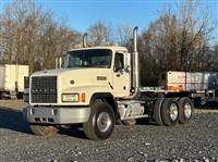 2005 Mack CL733