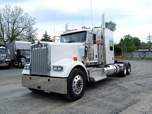 2025 Kenworth W900L